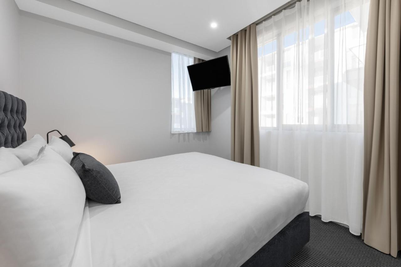 Meriton Suites North Ryde Sydney Exteriér fotografie A bedroom at the hotel