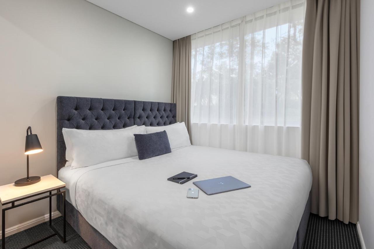 Meriton Suites North Ryde Sydney Exteriér fotografie A bedroom at the hotel