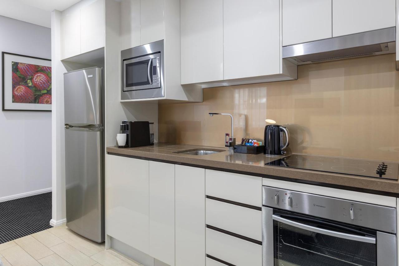 Meriton Suites North Ryde Sydney Exteriér fotografie A typical kitchen in a serviced apartment