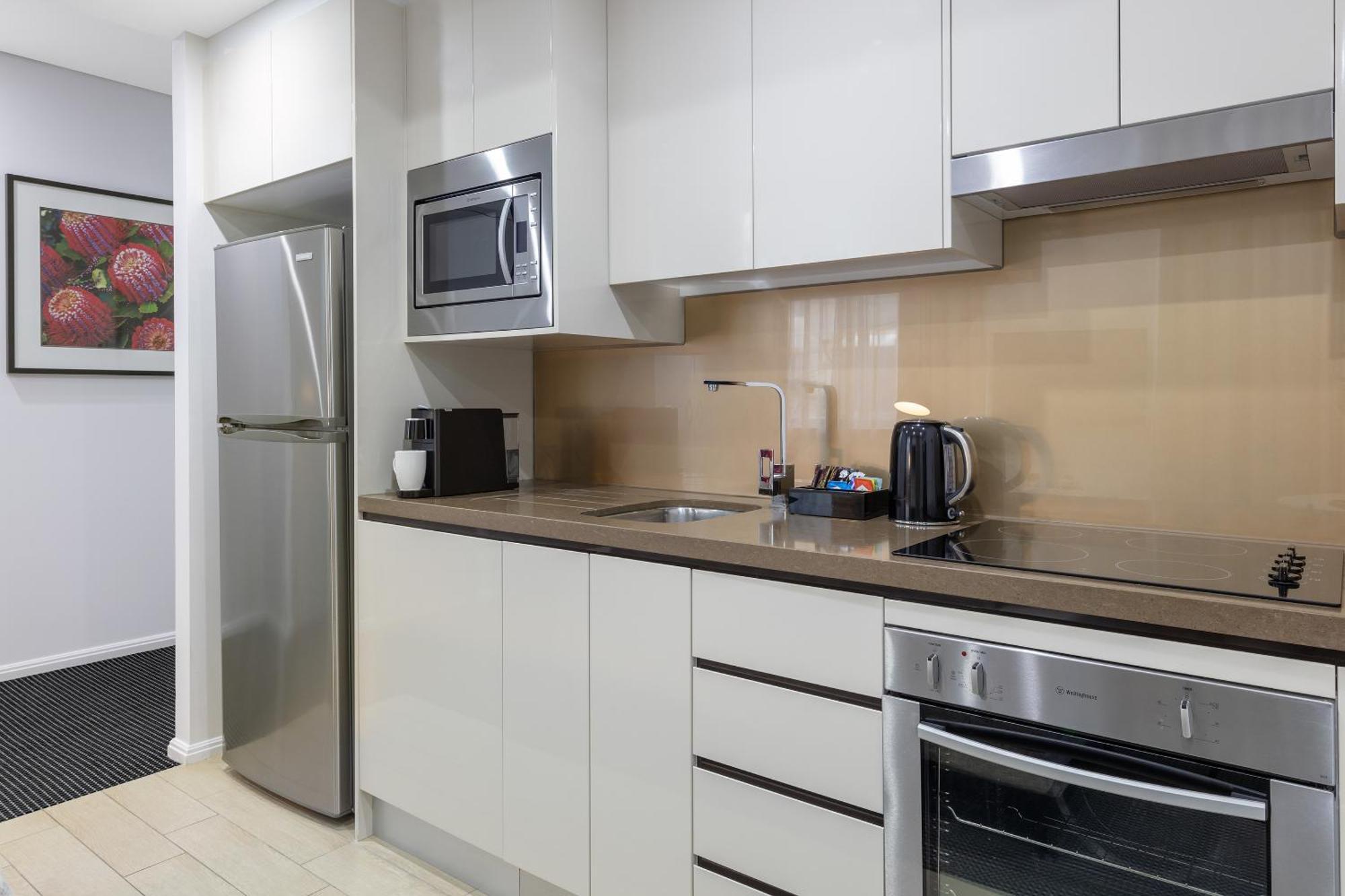 Meriton Suites North Ryde Sydney Exteriér fotografie A typical kitchen in a serviced apartment